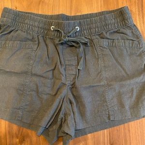 GAP elastic waist shorts size Medium
